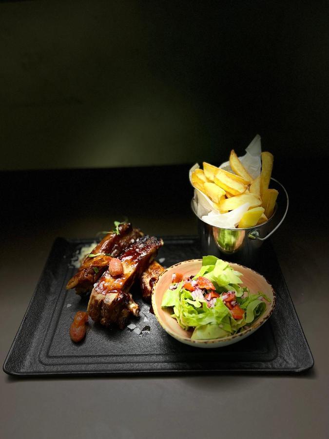 Vega Resort Restaurant & Lodge Orsova Ngoại thất bức ảnh
