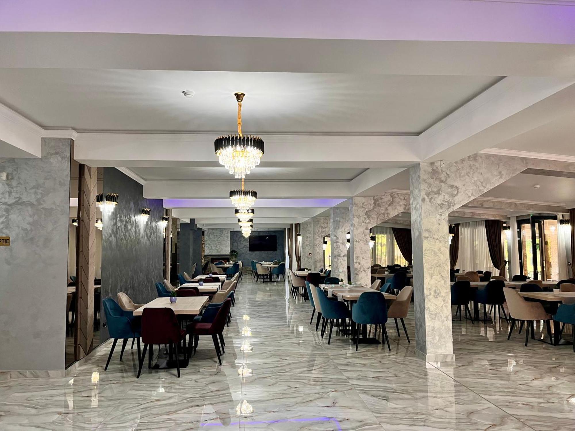 Vega Resort Restaurant & Lodge Orsova Ngoại thất bức ảnh
