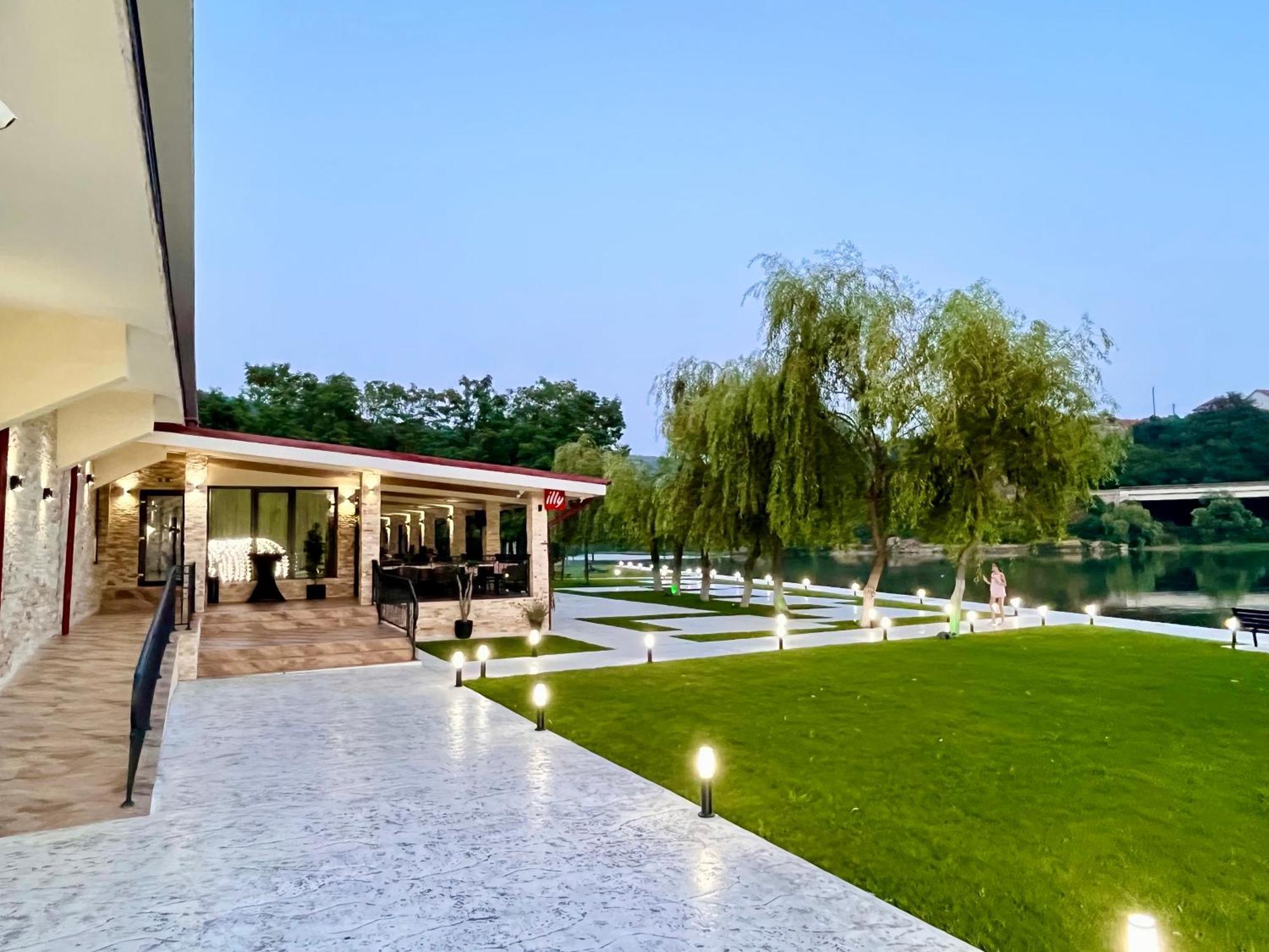 Vega Resort Restaurant & Lodge Orsova Ngoại thất bức ảnh