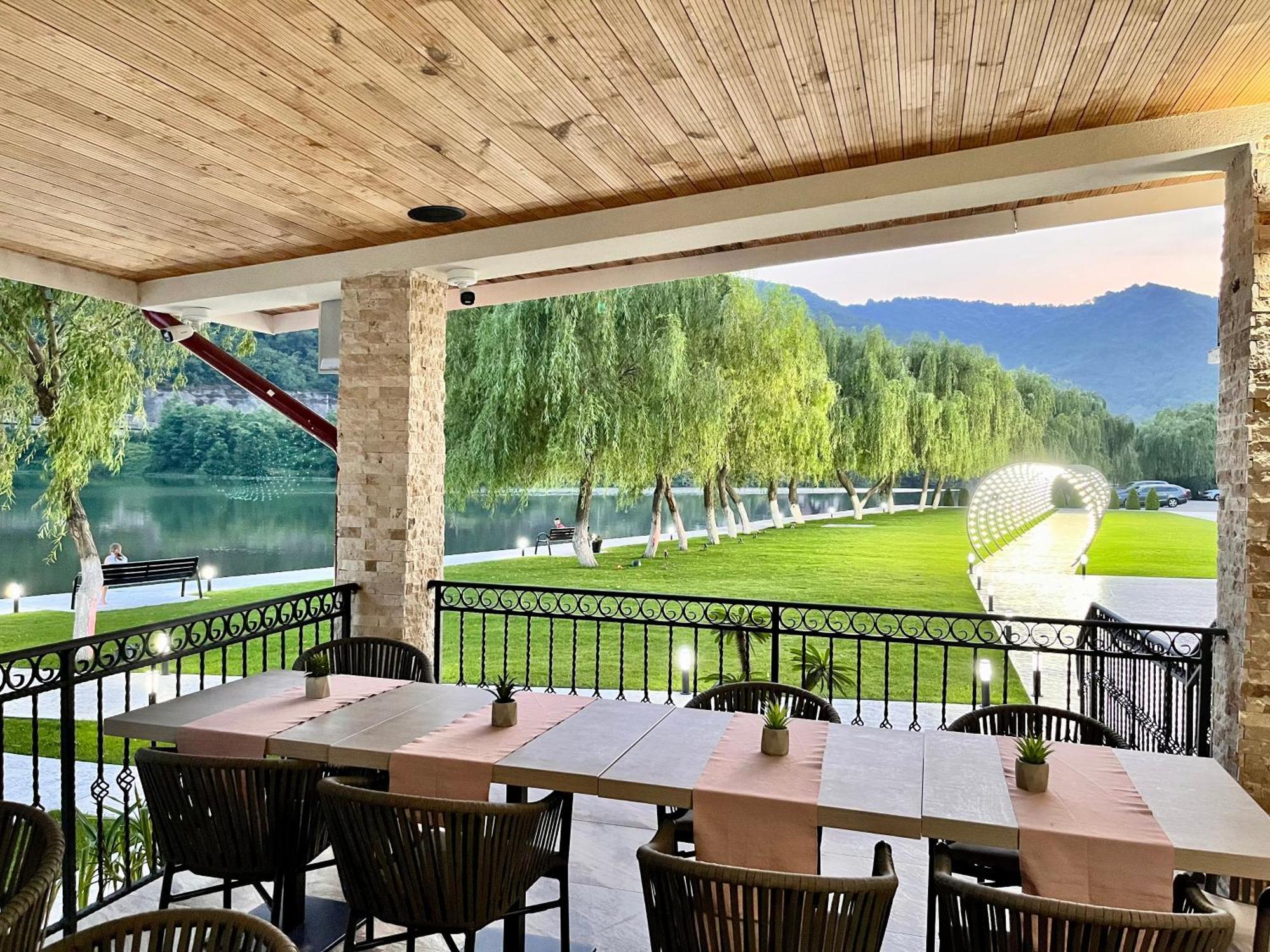 Vega Resort Restaurant & Lodge Orsova Ngoại thất bức ảnh