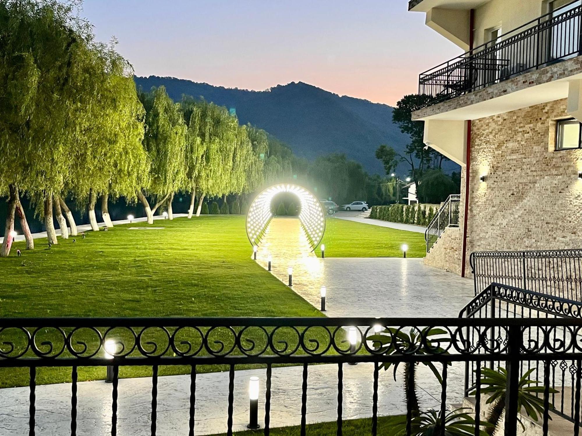 Vega Resort Restaurant & Lodge Orsova Ngoại thất bức ảnh