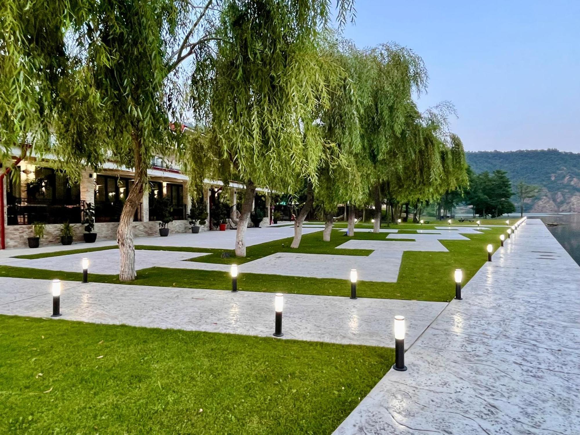 Vega Resort Restaurant & Lodge Orsova Ngoại thất bức ảnh
