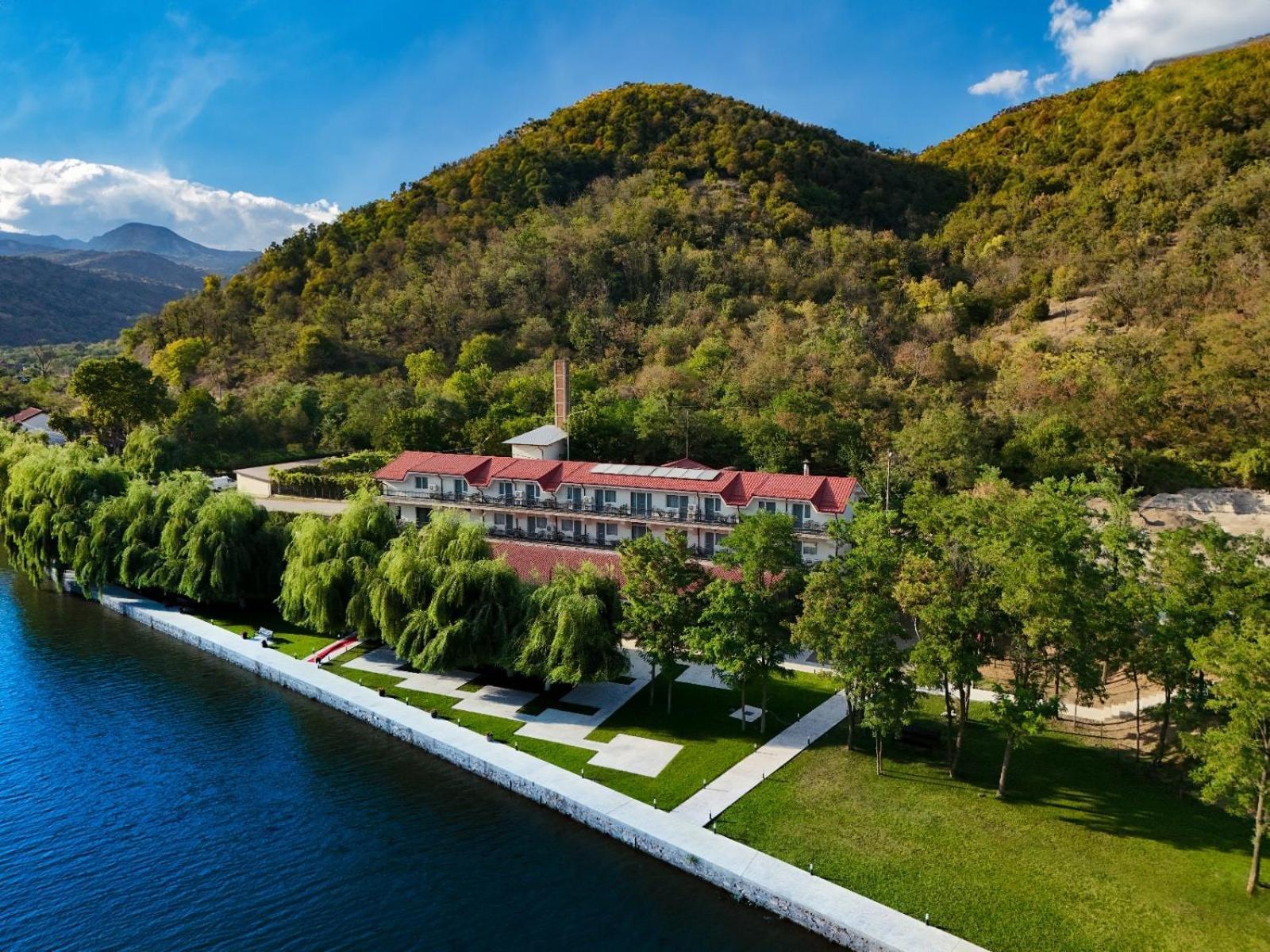 Vega Resort Restaurant & Lodge Orsova Ngoại thất bức ảnh